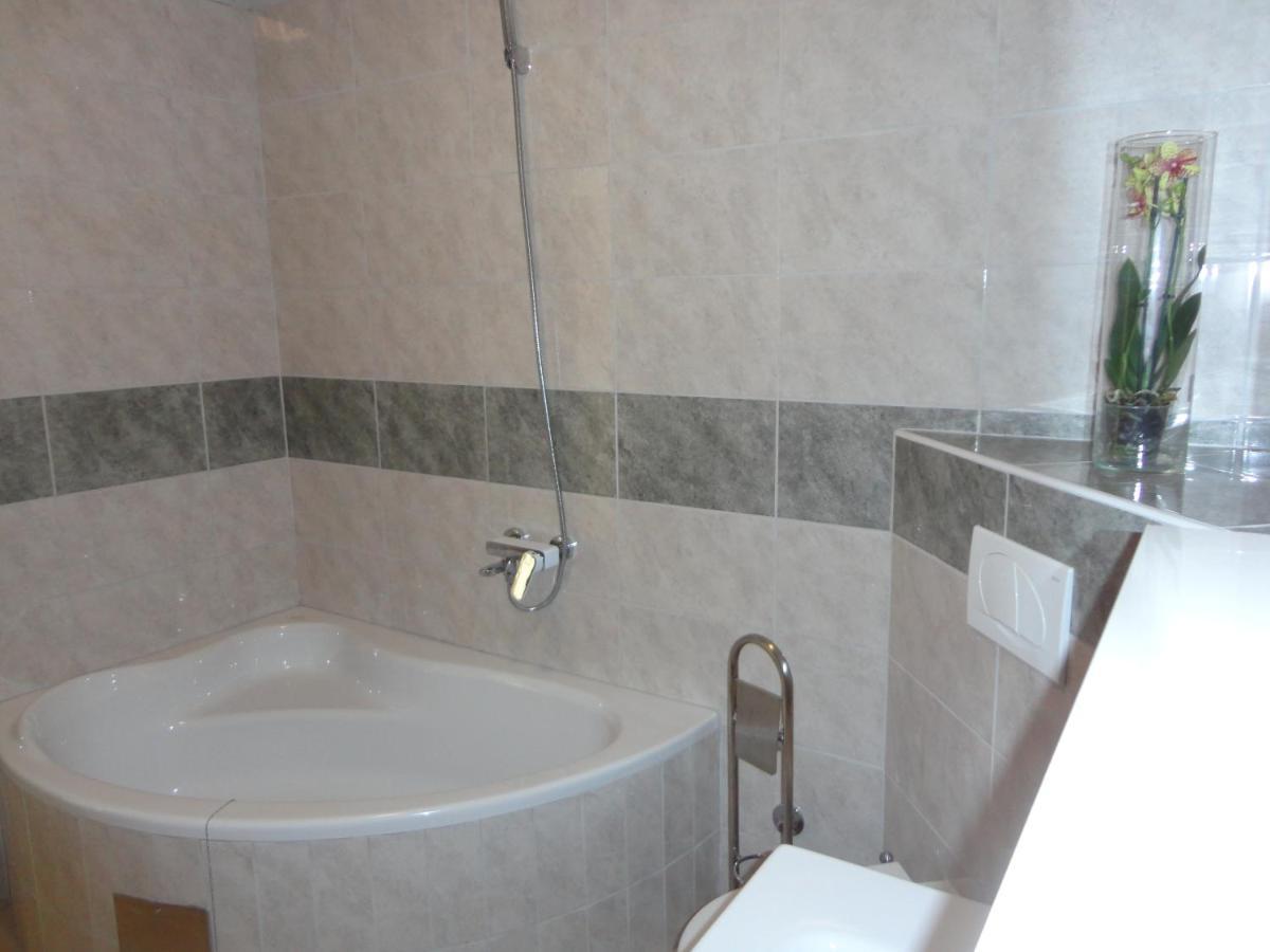 Apartman Bozic Kaštel Štafilić Exterior foto